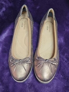 Clarks Metallic Rose Ballet Flats with Bow Accent 8.5W